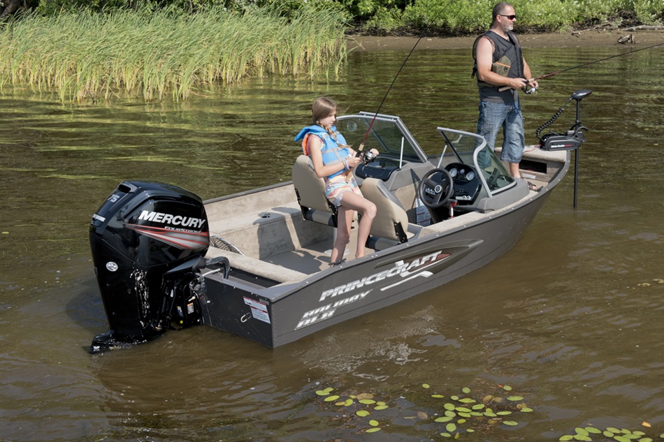 Как быстро и официально получить права на катер в России